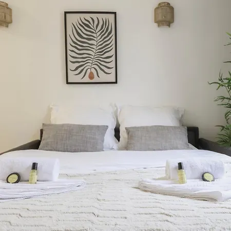 Apartment Comfortable Retreat Near Parc Monceau Paris