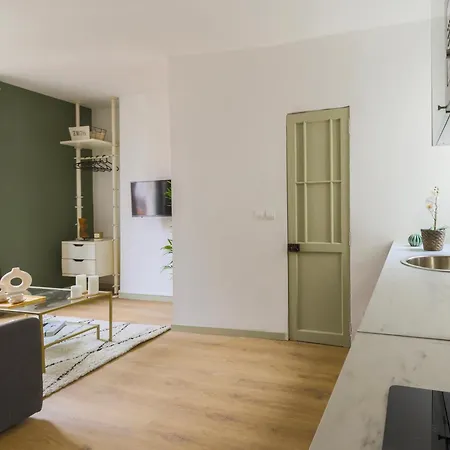 Apartment Comfortable Retreat Near Parc Monceau Paris