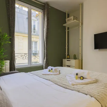 Comfortable Retreat Near Parc Monceau Paris