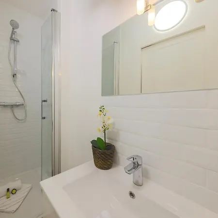 Comfortable Retreat Near Parc Monceau *