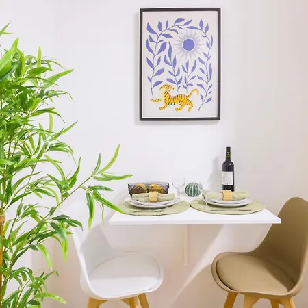 Comfortable Retreat Near Parc Monceau Paris
